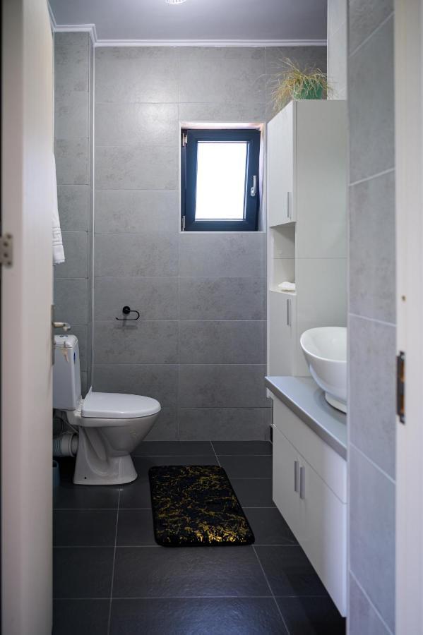 Ferienwohnung Nina House Târgu Jiu Exterior foto