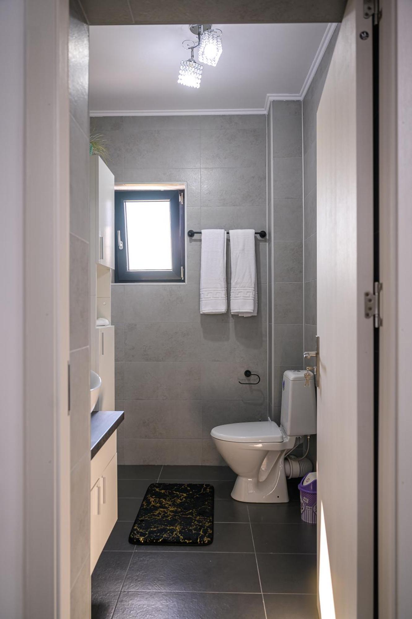 Ferienwohnung Nina House Târgu Jiu Exterior foto